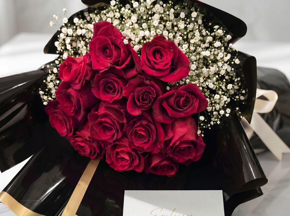 Florist building a signature bouquet — Boutique de Fleurs Lahore