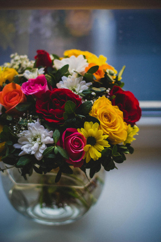 Fresh-cut roses in a vase — Boutique de Fleurs Lahore flower care guide