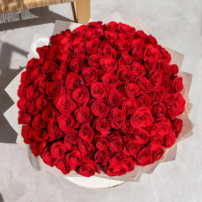 Bouquet of 100 fresh red roses for luxury flower delivery in Lahore