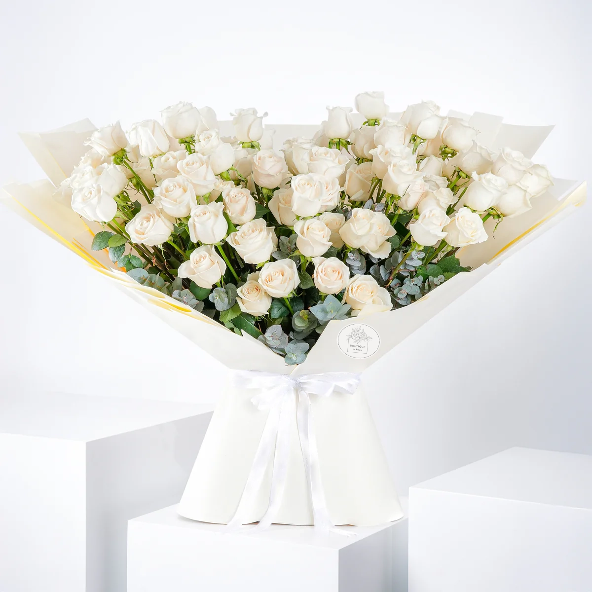Bouquet of 100 fresh white roses for luxury flower delivery in Lahore