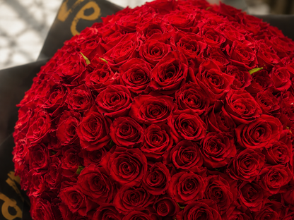 The Grand Romance - 200 red roses