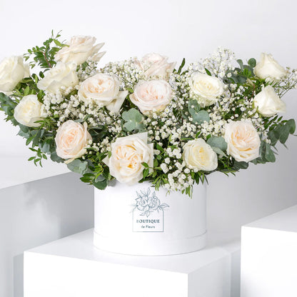 Ivory Grace Hatbox – White O'Hara & Vendela Rose Arrangement in Luxury Hatbox | Boutique de Fleurs Lahore Pakistan