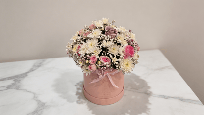 Pink Rose Luxe Hatbox – Soft Pink Roses White Roses & Chrysanthemums in Hatbox | Boutique de Fleurs Lahore Pakistan