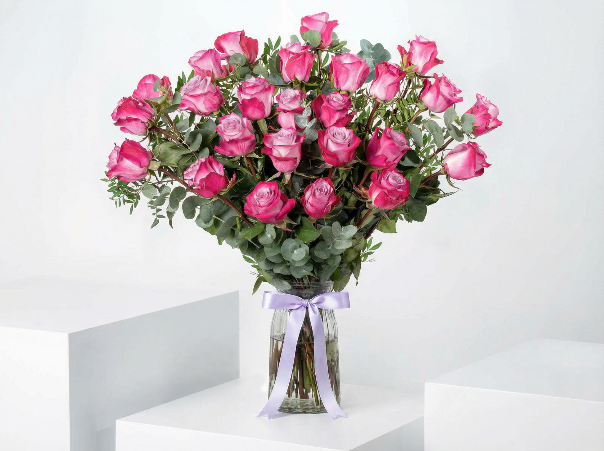 25 fresh purple roses arranged in a luxury vase – premium flower delivery in Lahore